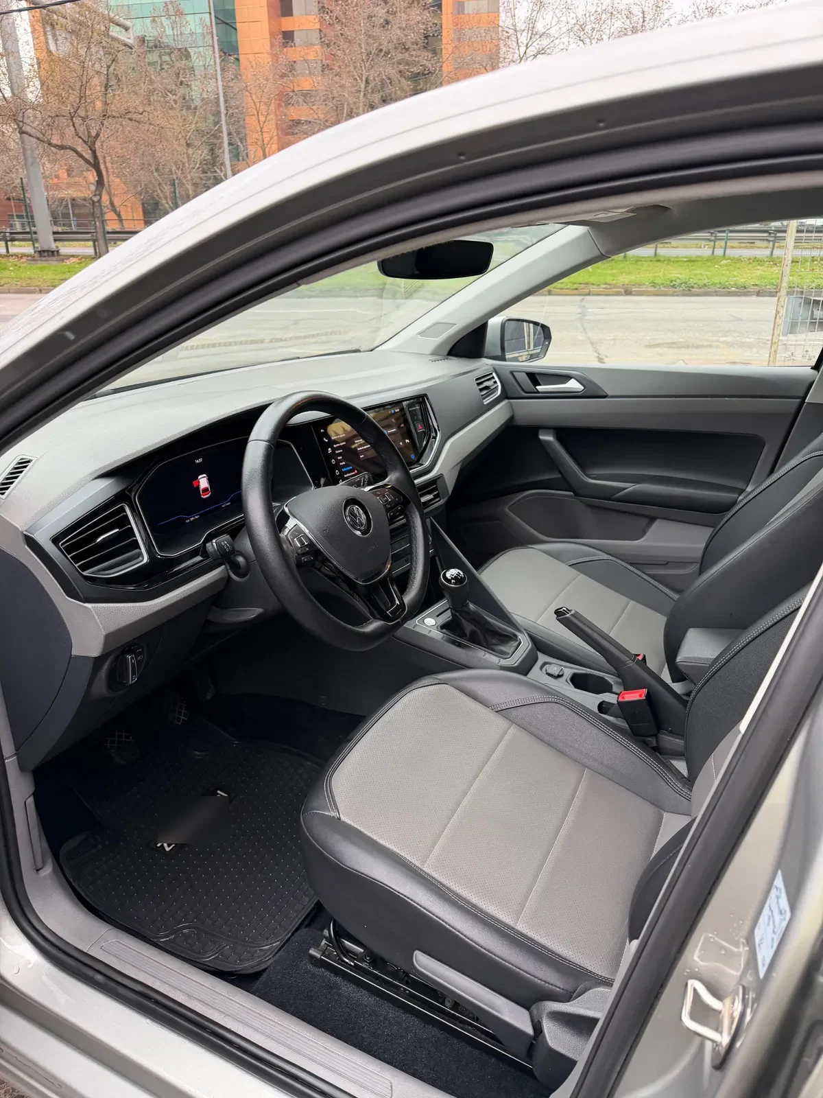 VOLKSWAGEN POLO 1.6 Highline Mt año 2022
