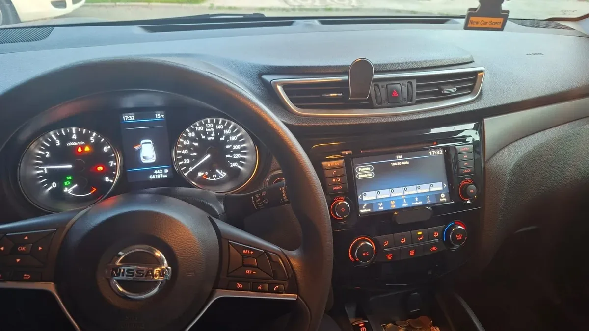 NISSAN QASHQAI 2.0 Sense Ac Mt 4x2 año 2021