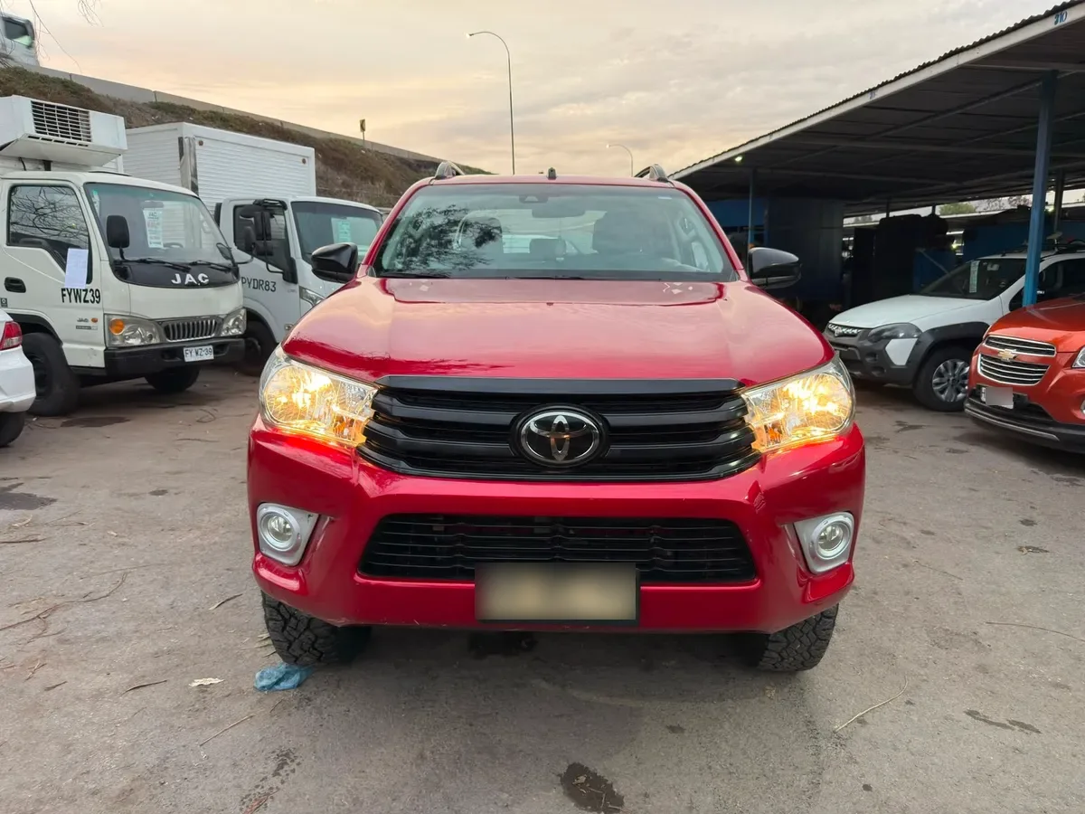 TOYOTA HILUX 2.4 Dx Mt Diesel año 2021