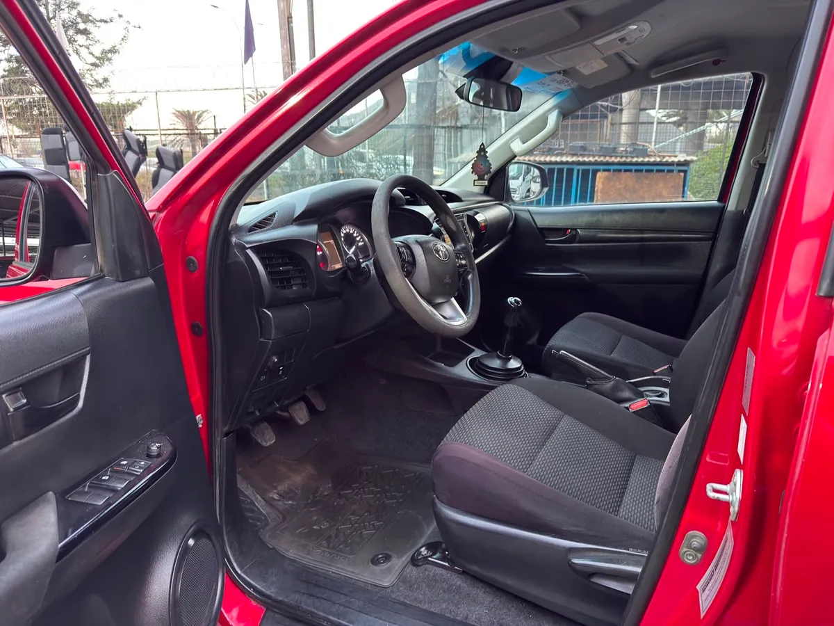 TOYOTA HILUX 2.4 Dx Mt Diesel año 2021