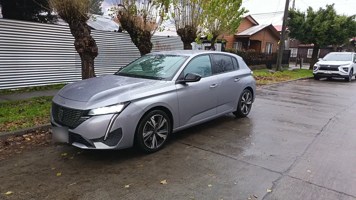 PEUGEOT 308 1.2 Allure Pack Puretech 130hp At año 2023