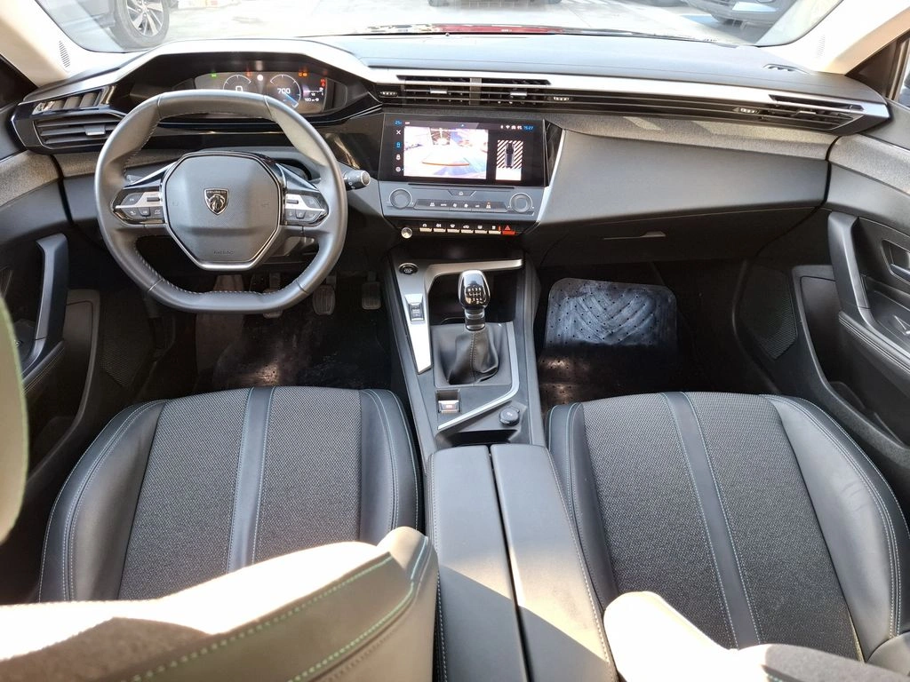 Peugeot 308 1.2 Allure Pack Puretech 130hp At año 2024