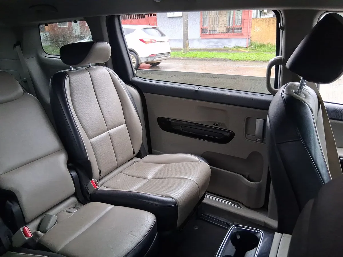 Kia Grand Carnival 2.2 Ex Diesel 4x2 8at 5p año 2020