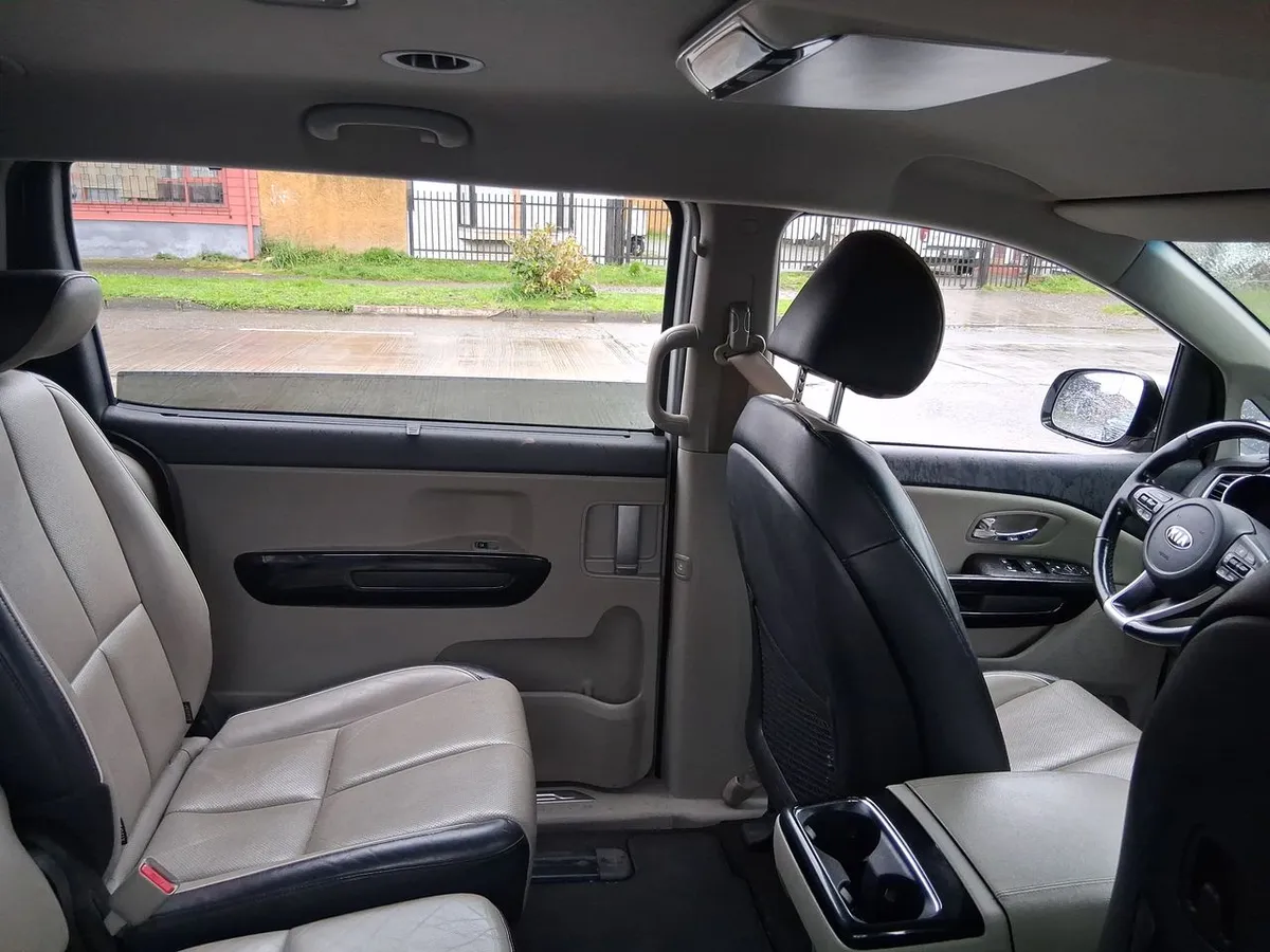 Kia Grand Carnival 2.2 Ex Diesel 4x2 8at 5p año 2020