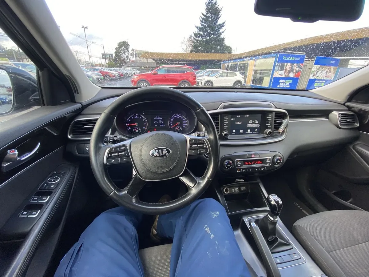 Kia Sorento 2.4 Ex 2wd Mt 5p año 2019