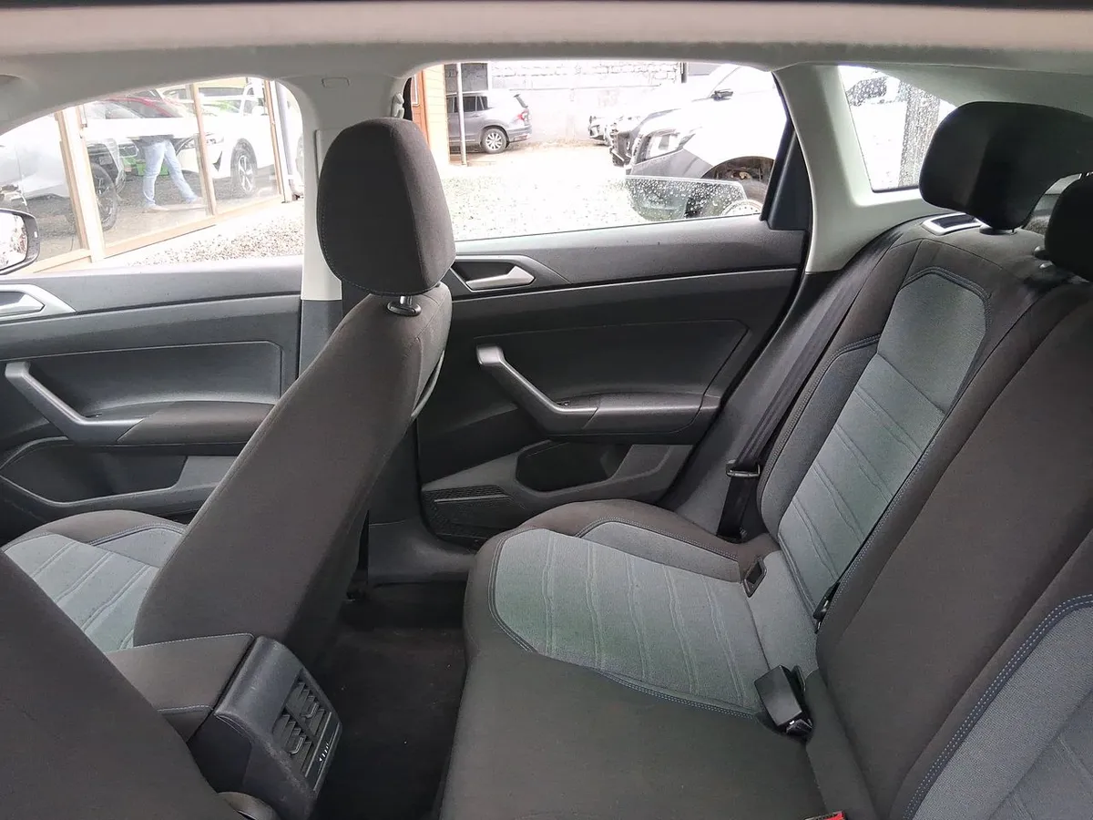 Volkswagen Nivus 1.0 Tsi Comfortline 4x2 At 5p año 2024