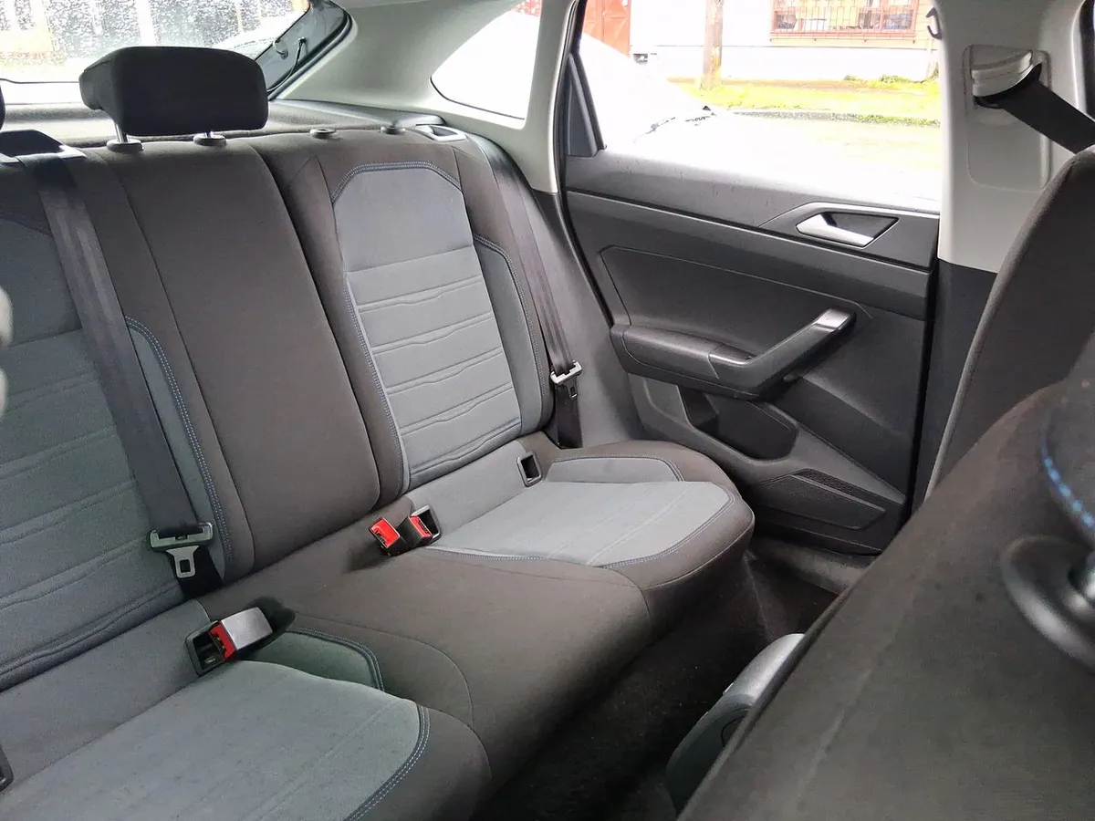 Volkswagen Nivus 1.0 Tsi Comfortline 4x2 At 5p año 2024