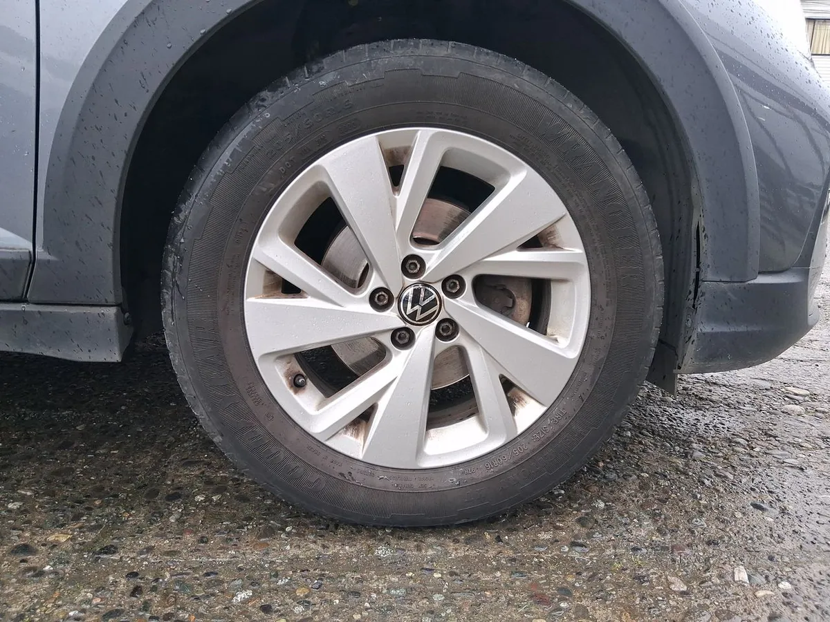 Volkswagen Nivus 1.0 Tsi Comfortline 4x2 At 5p año 2024