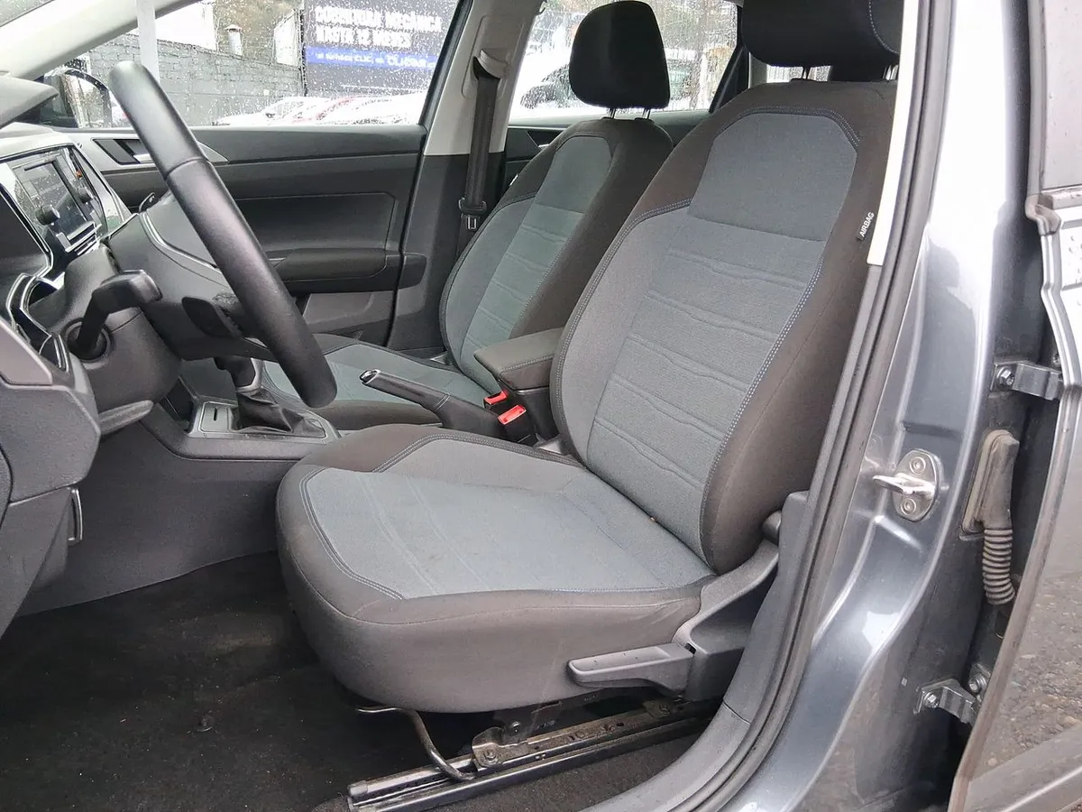 Volkswagen Nivus 1.0 Tsi Comfortline 4x2 At 5p año 2024