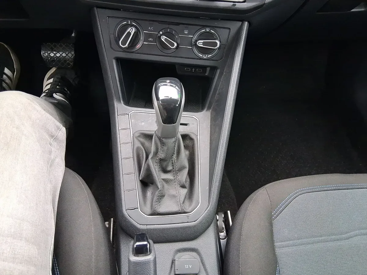 Volkswagen Nivus 1.0 Tsi Comfortline 4x2 At 5p año 2024