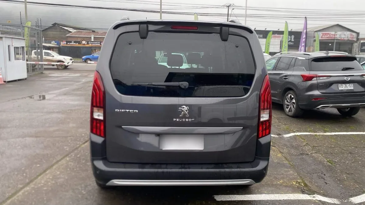 Peugeot Rifter 1.5 Allure Bluehdi Diesel 4x2 130hp Mt6 5p año 2023