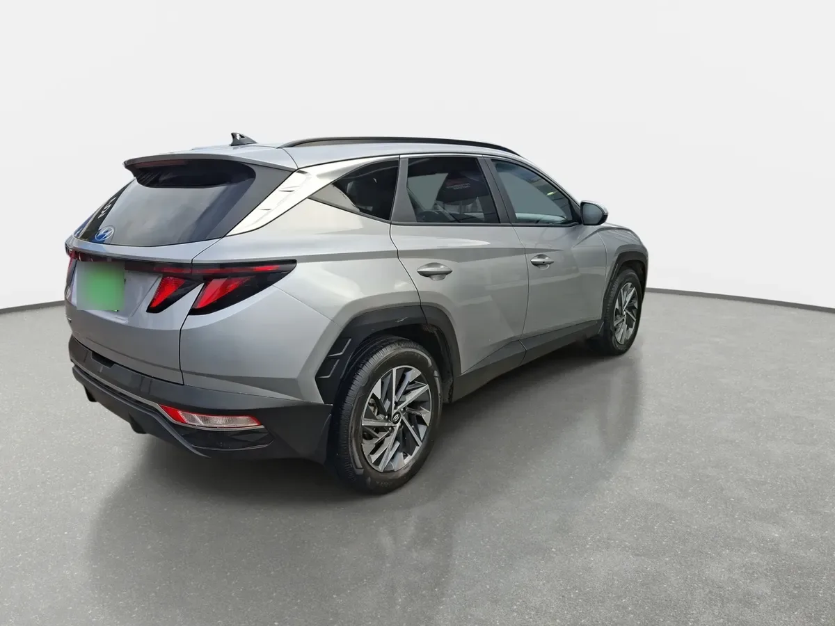 Hyundai Tucson 2.0 Nx4 Plus Fl 2wd At 5p año 2025