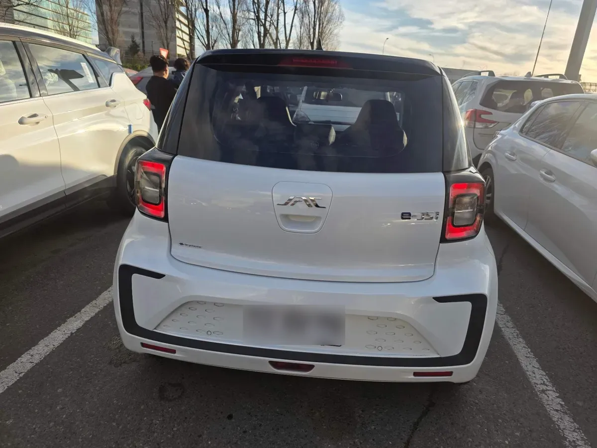 JAC E-Js1 Electrico Luxury 4x2 At 5p año 2025