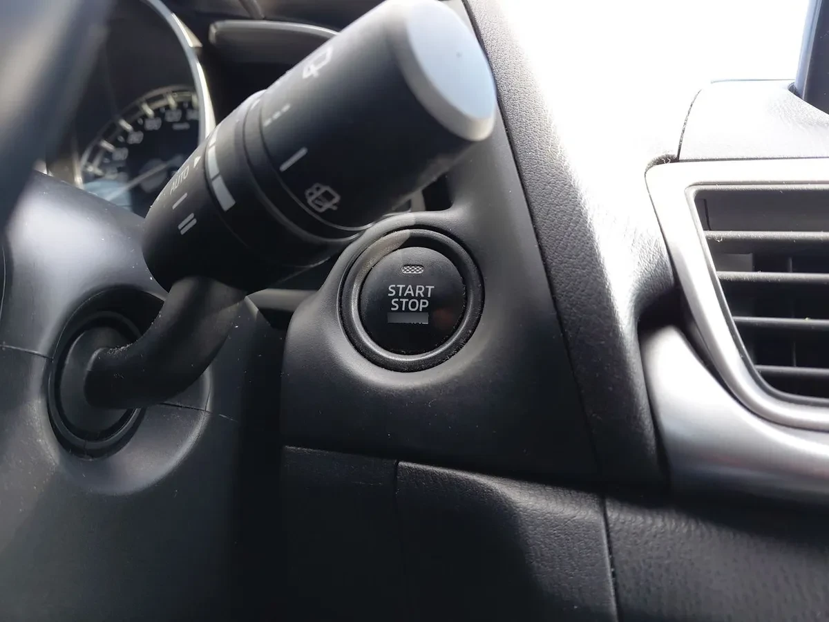 Mazda 3 2.0 Sport V Hb 6mt 5p año 2020