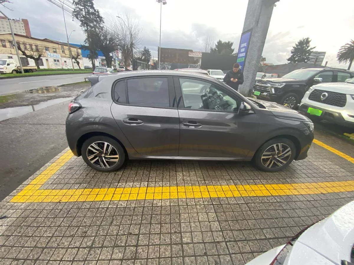 Peugeot 208 1.2 Puretech Allure Pack 4x2 130 Eat8 5p año 2022