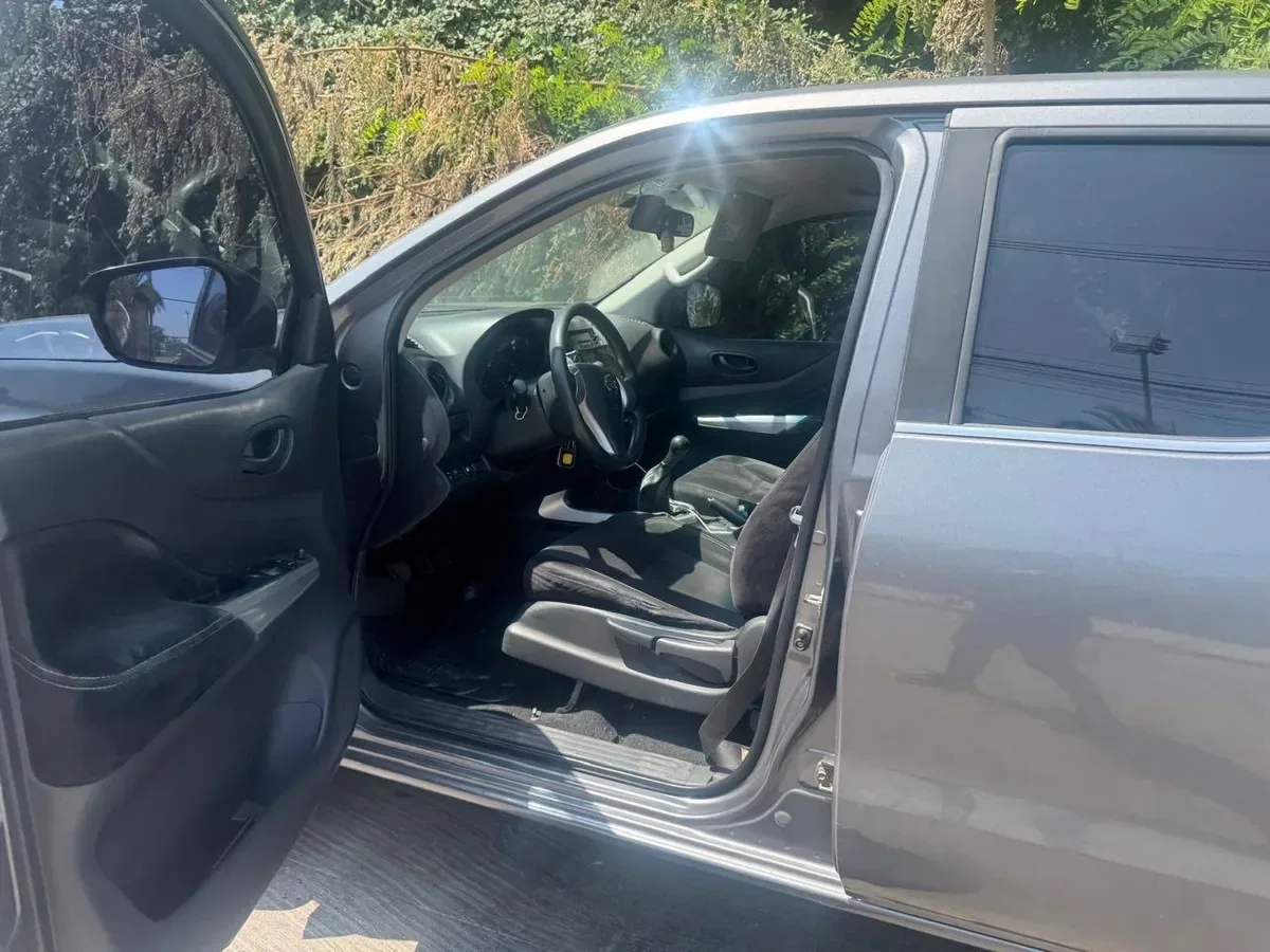 NISSAN NP300 2.3 Dsl Dc Le Mt 4wd año 2018