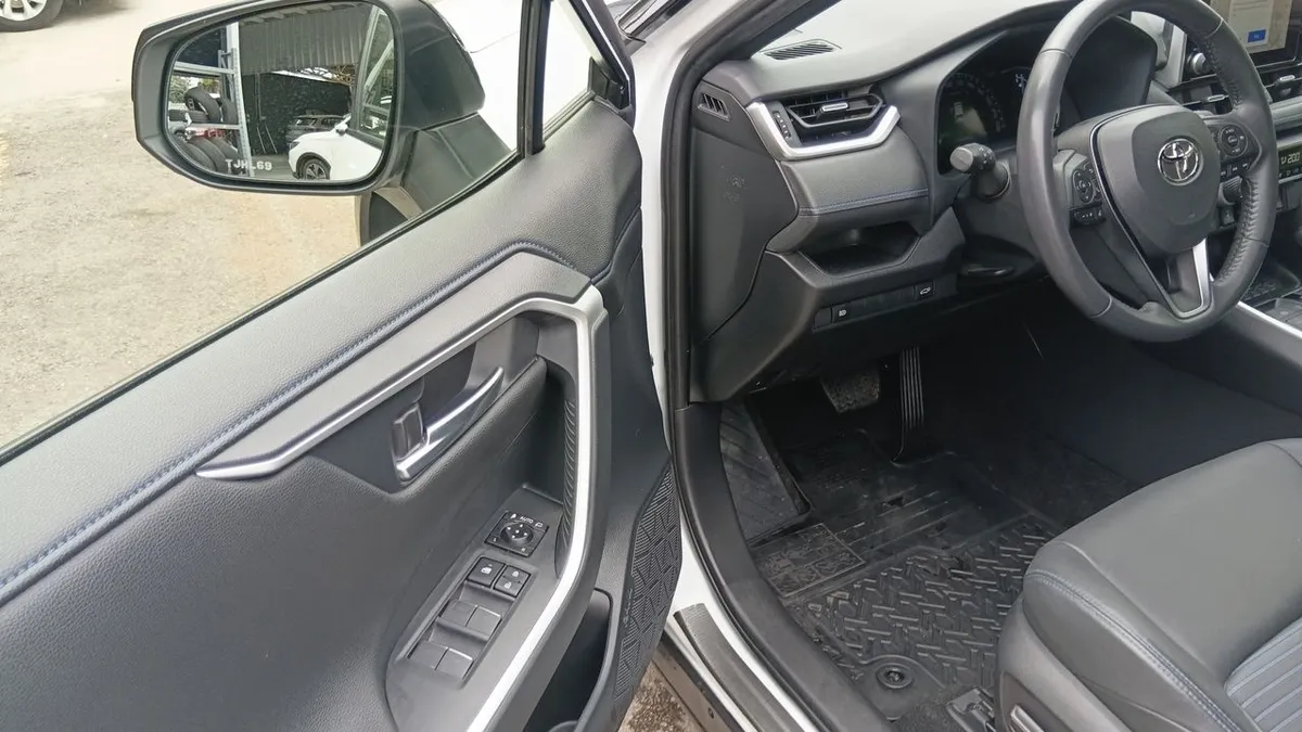 Toyota Rav 4 2.5 Xse Hybrid 4x2 Cvt At 5p año 2024