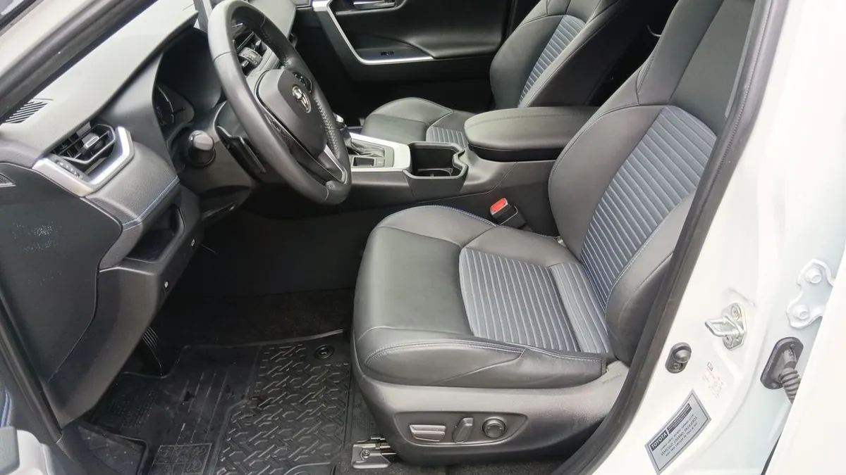 Toyota Rav 4 2.5 Xse Hybrid 4x2 Cvt At 5p año 2024
