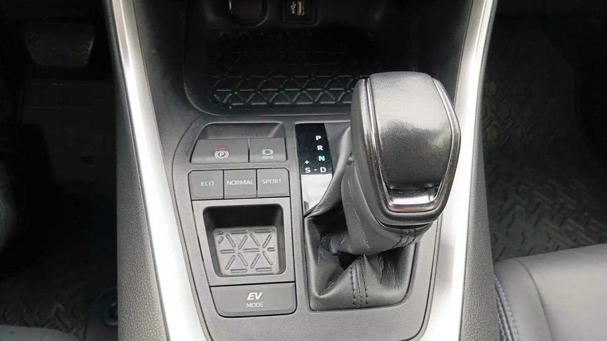 Toyota Rav 4 2.5 Xse Hybrid 4x2 Cvt At 5p año 2024