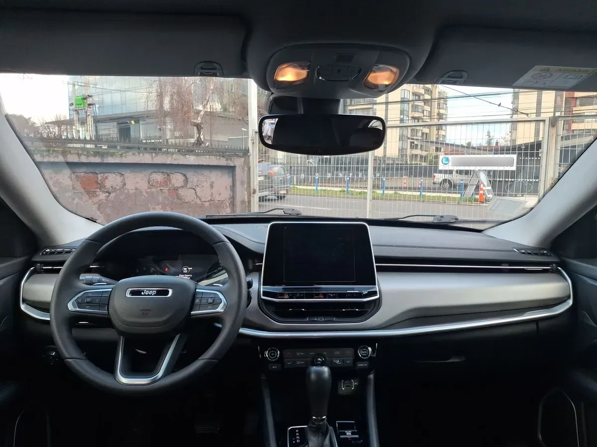 Jeep Compass 1.3 Longitude 4x2 At 5p año 2024