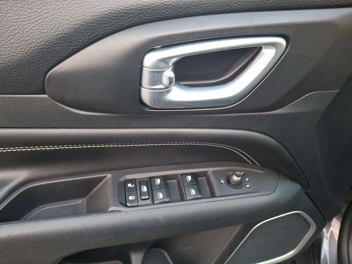 Jeep Compass 1.3 Longitude 4x2 At 5p año 2024