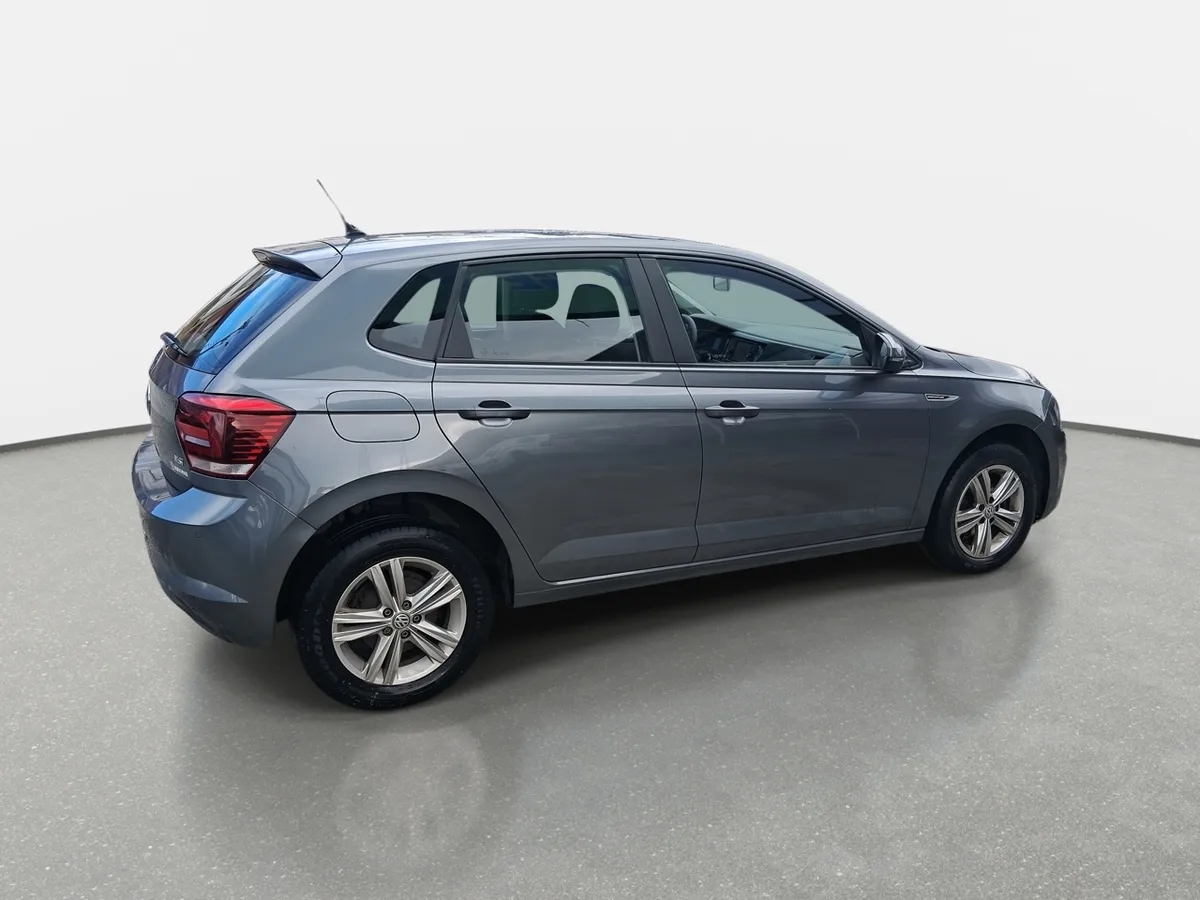 Volkswagen Polo 1.6 Comfortline 4x2 Mt5 5p año 2022