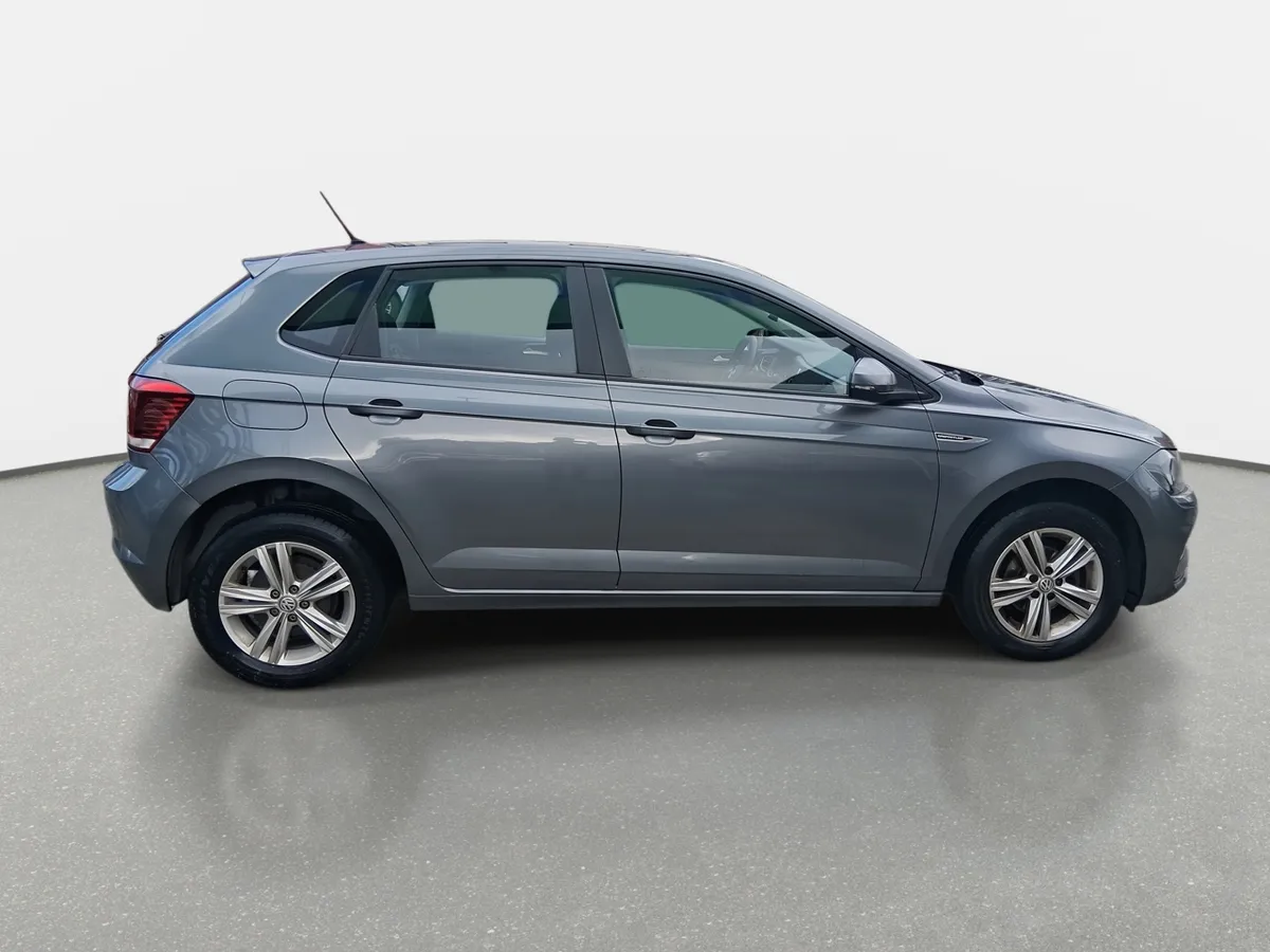 Volkswagen Polo 1.6 Comfortline 4x2 Mt5 5p año 2022