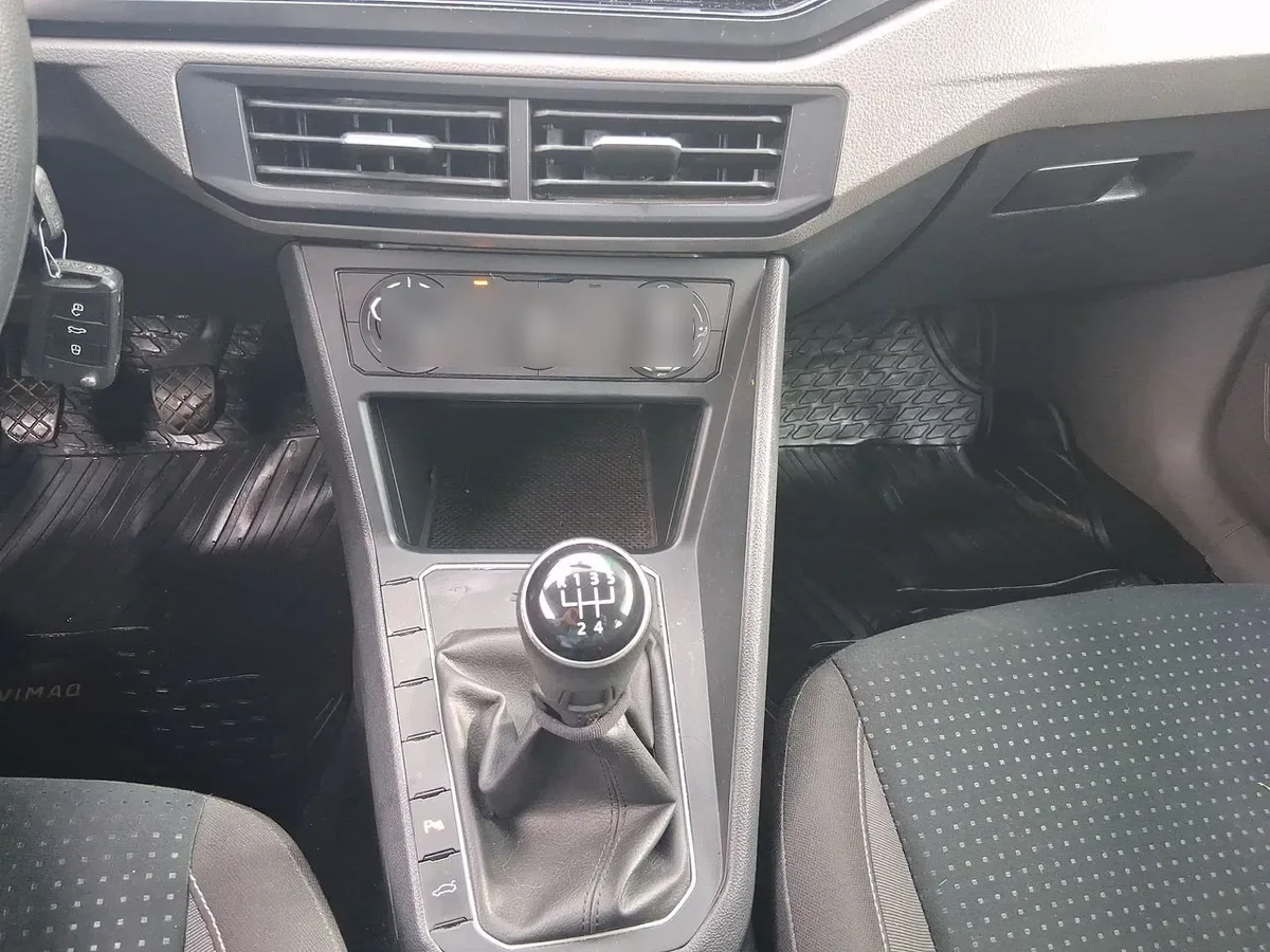 Volkswagen Polo 1.6 Comfortline 4x2 Mt5 5p año 2022
