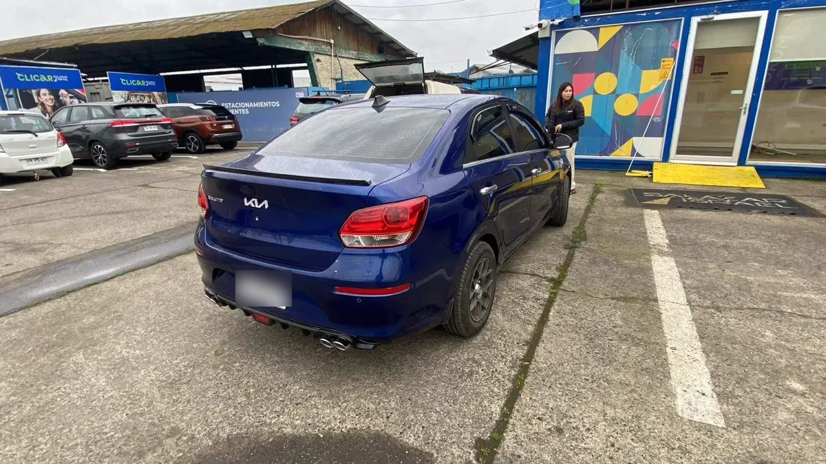 Kia Soluto 1.4 Lx 4x2 E6 Mt 4p año 2023
