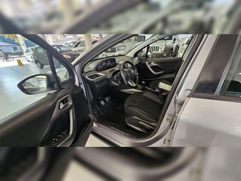 Peugeot 208 Peugeot 2008 Active Bluehdi 1.6 año 2019