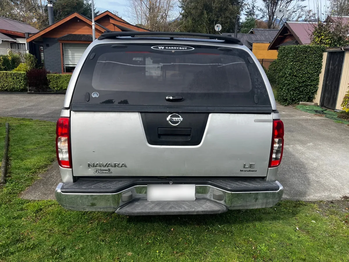 NISSAN NAVARA 2.5 Le 4x2 Mt Dsl año 2011
