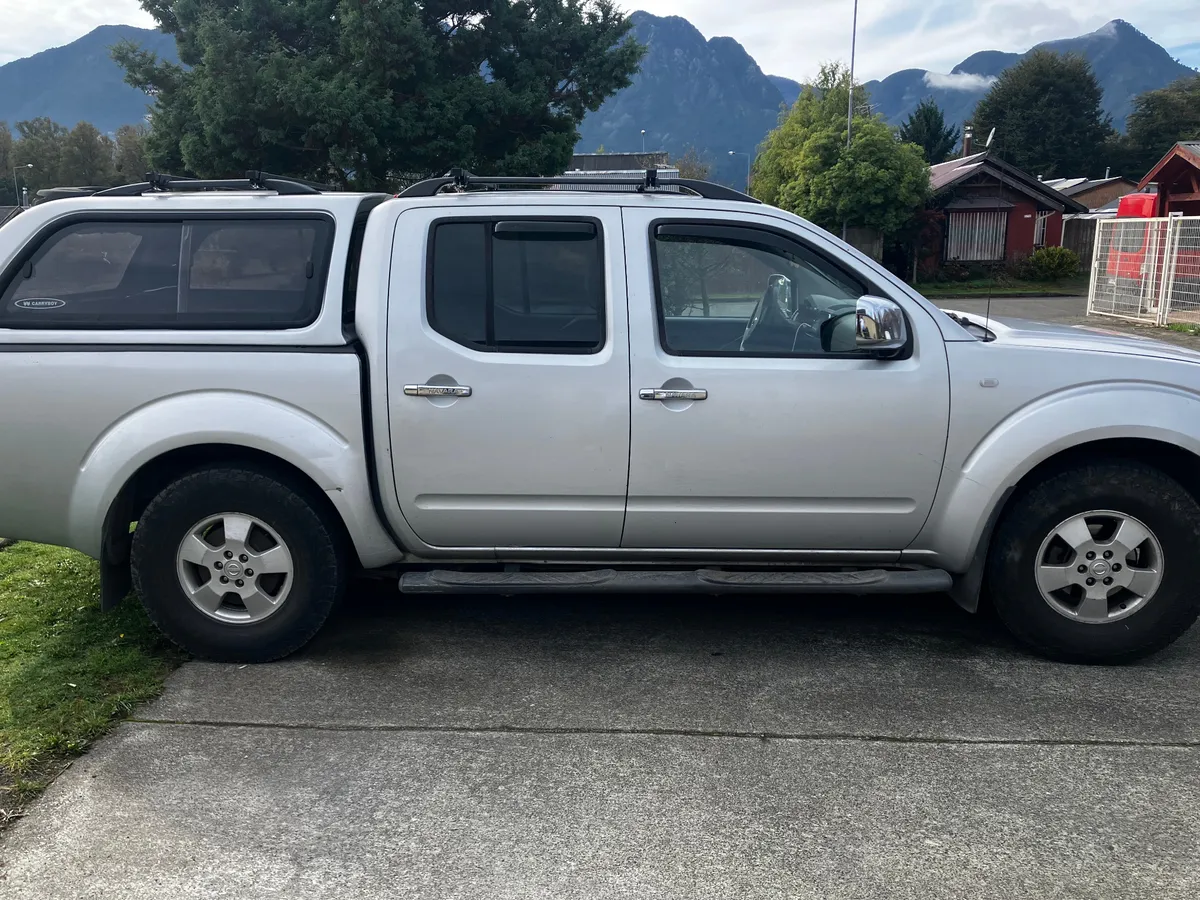 NISSAN NAVARA 2.5 Le 4x2 Mt Dsl año 2011