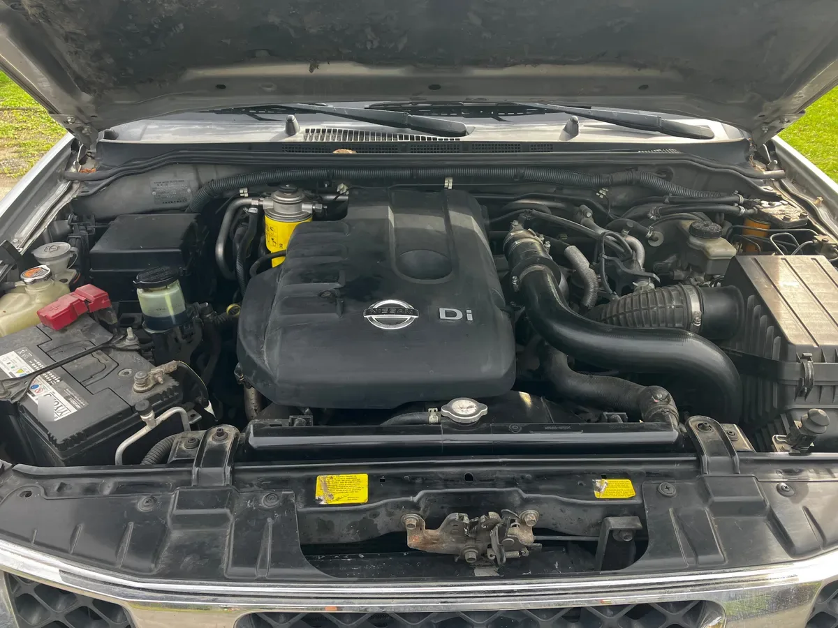NISSAN NAVARA 2.5 Le 4x2 Mt Dsl año 2011