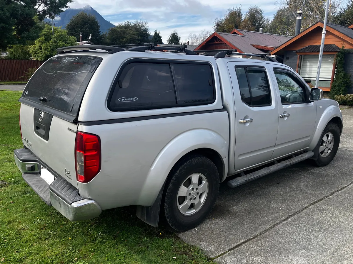 NISSAN NAVARA 2.5 Le 4x2 Mt Dsl año 2011