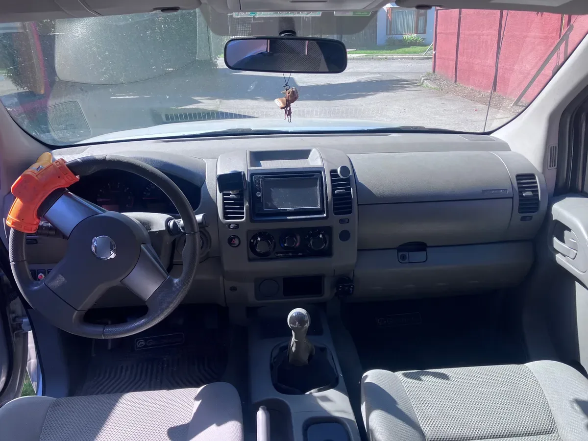 NISSAN NAVARA 2.5 Le 4x2 Mt Dsl año 2011