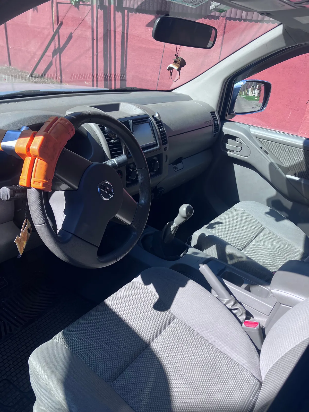 NISSAN NAVARA 2.5 Le 4x2 Mt Dsl año 2011
