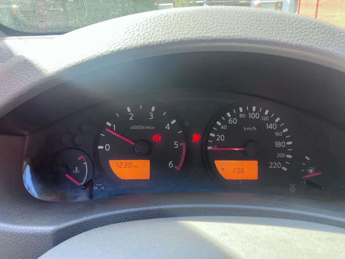 NISSAN NAVARA 2.5 Le 4x2 Mt Dsl año 2011