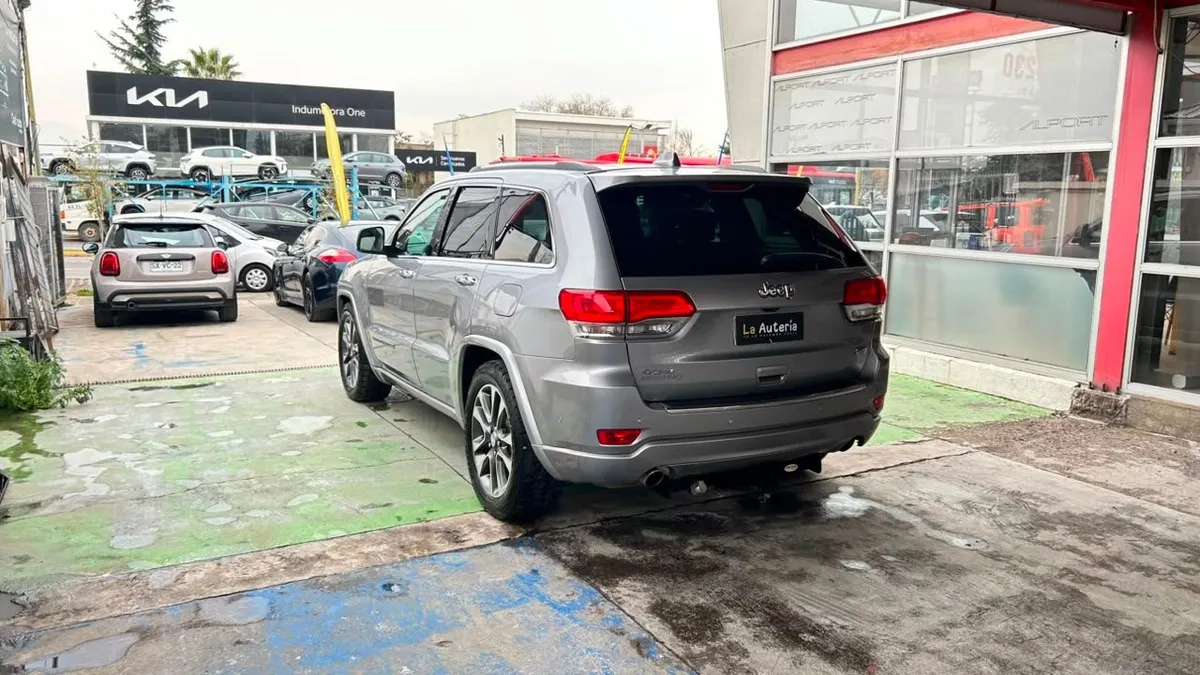 Jeep Grand Cherokee Overland 4x4 5.7 Aut año 2018
