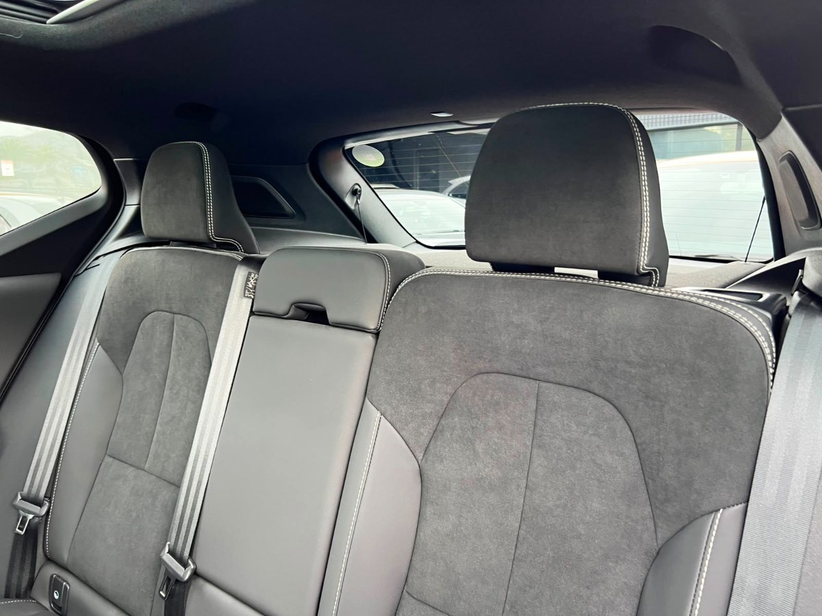 Volvo Ex40 P8 Awd año 2025
