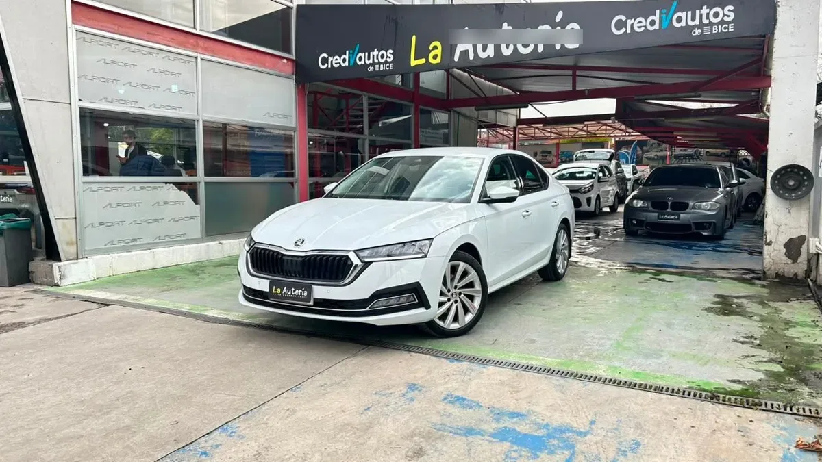 Skoda Octavia 1.4 Tsi Ambition 4x2 Tiptronic At8 5p año 2025