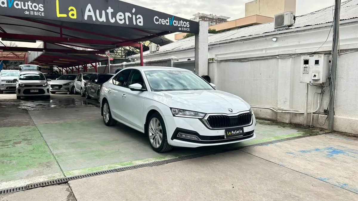Skoda Octavia 1.4 Tsi Ambition 4x2 Tiptronic At8 5p año 2025
