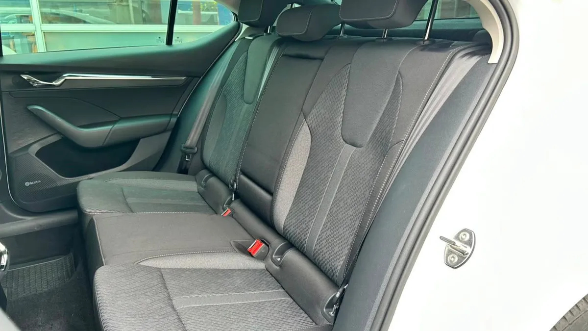 Skoda Octavia 1.4 Tsi Ambition 4x2 Tiptronic At8 5p año 2025
