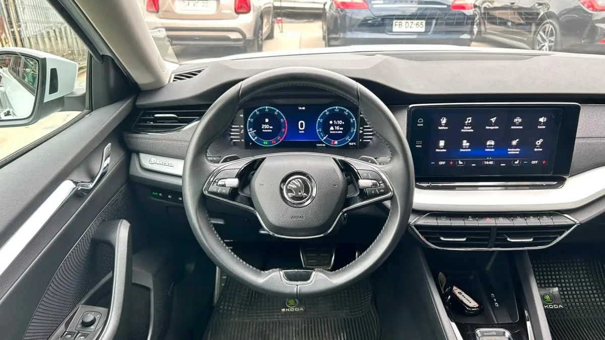 Skoda Octavia 1.4 Tsi Ambition 4x2 Tiptronic At8 5p año 2025