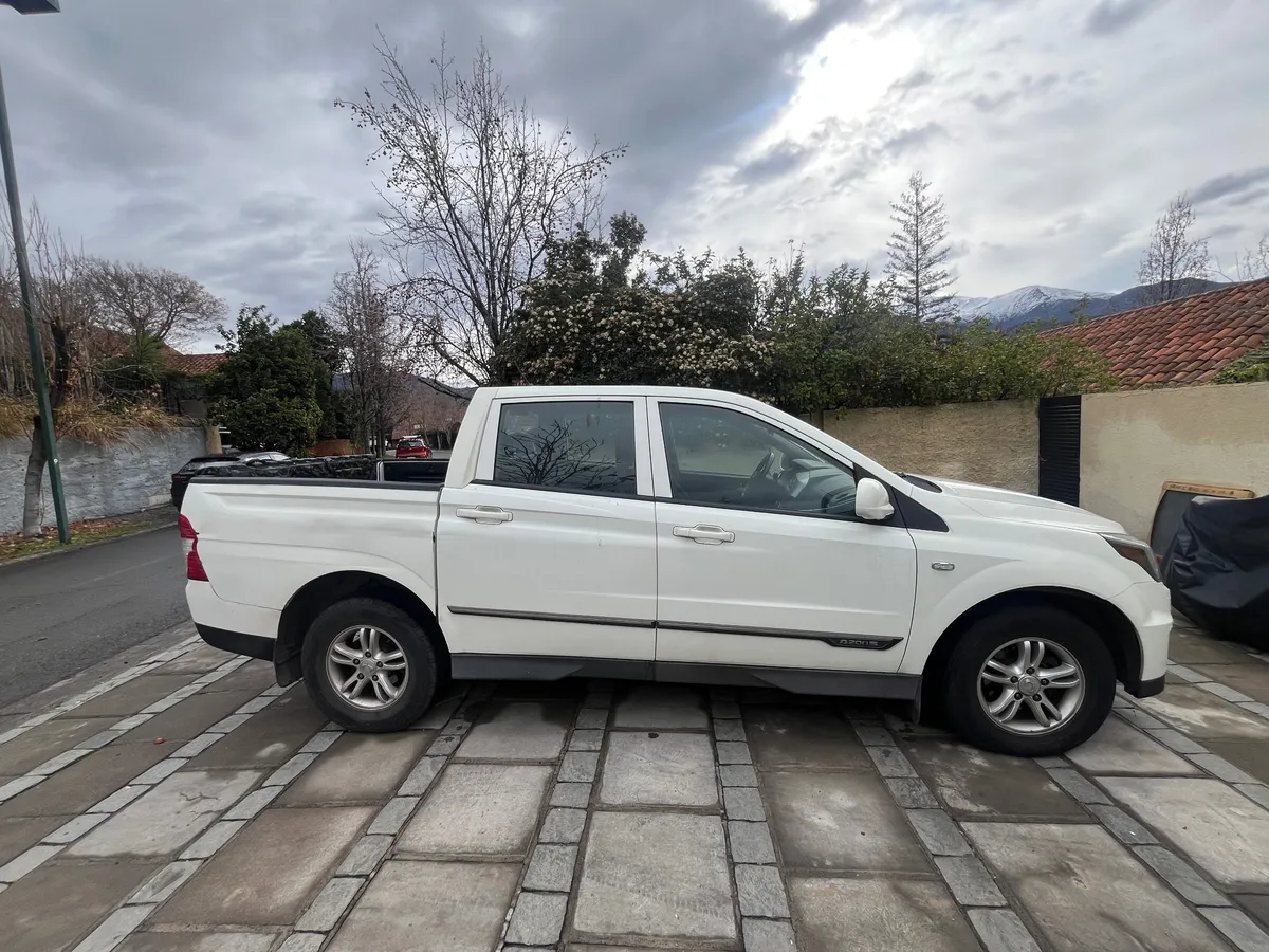 SSANGYONG ACTYON SPORTS 2.0 6as611 Mt Diesel año 2017
