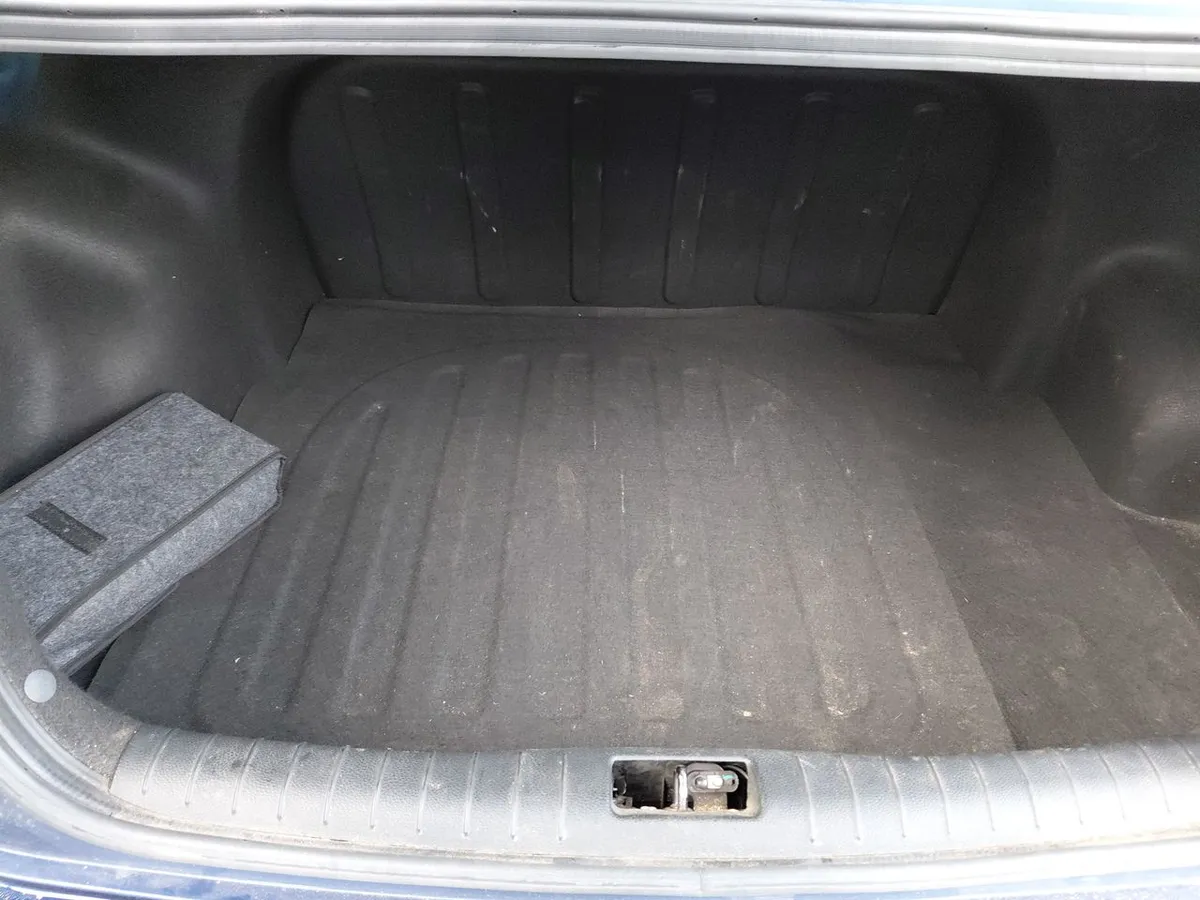 Kia Soluto 1.4 Ex Full 4x2 Srf Mt 4p año 2024