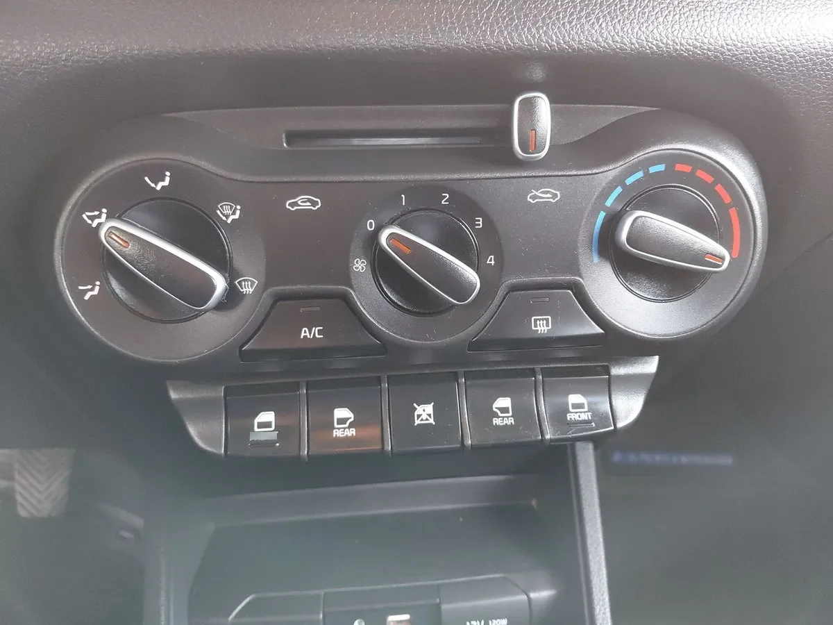 Kia Soluto 1.4 Ex Full 4x2 Srf Mt 4p año 2024