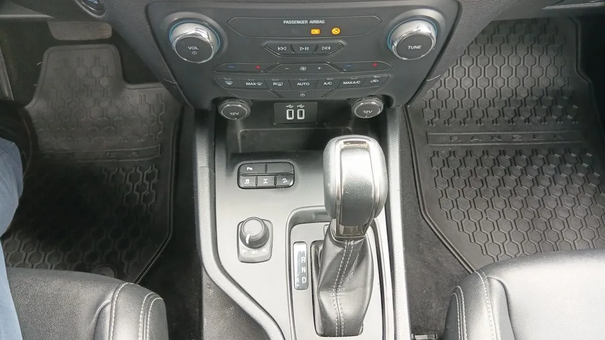 Ford Ranger 3.2 Ltd 4x4 Diesel Dob. Cab. At 4p año 2023