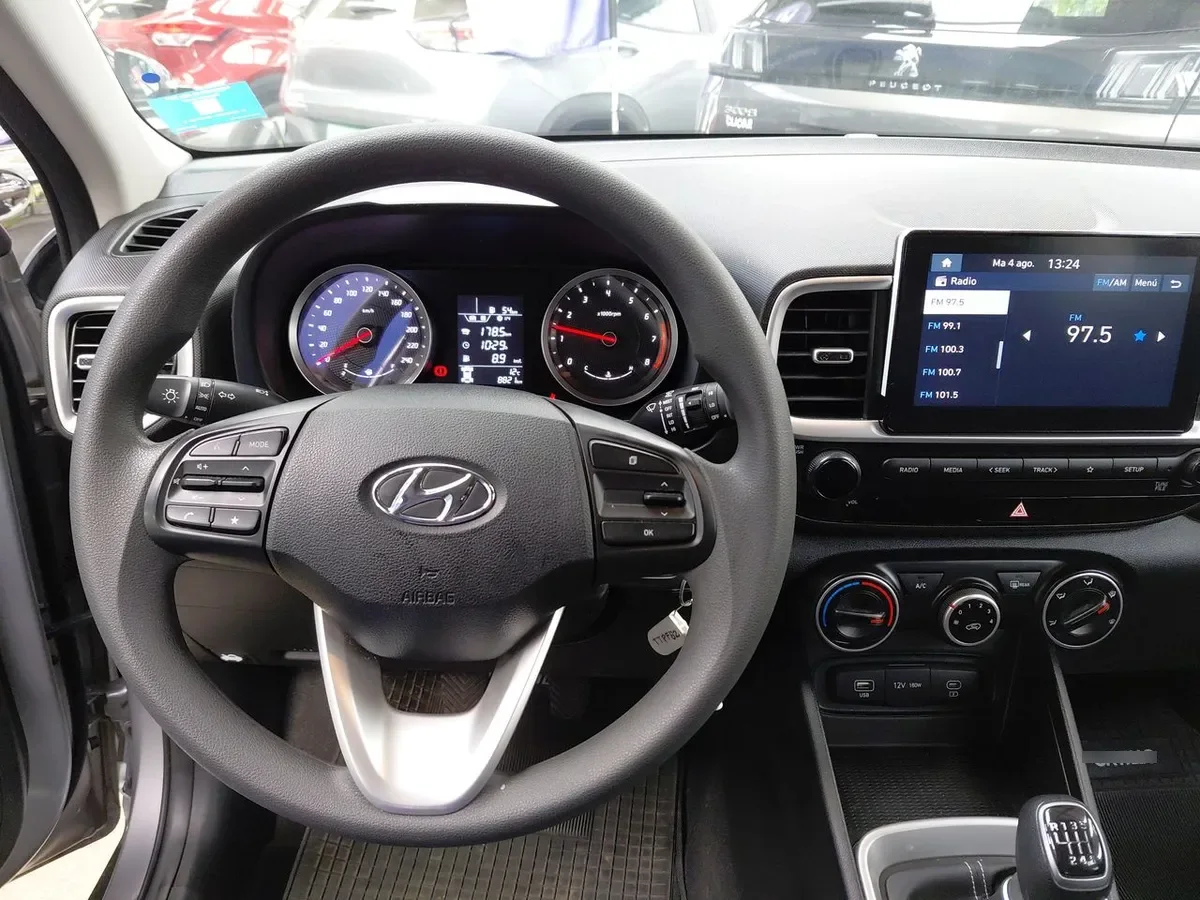 Hyundai Venue 1.6 Qx Go 4x2 Mt 5p año 2026