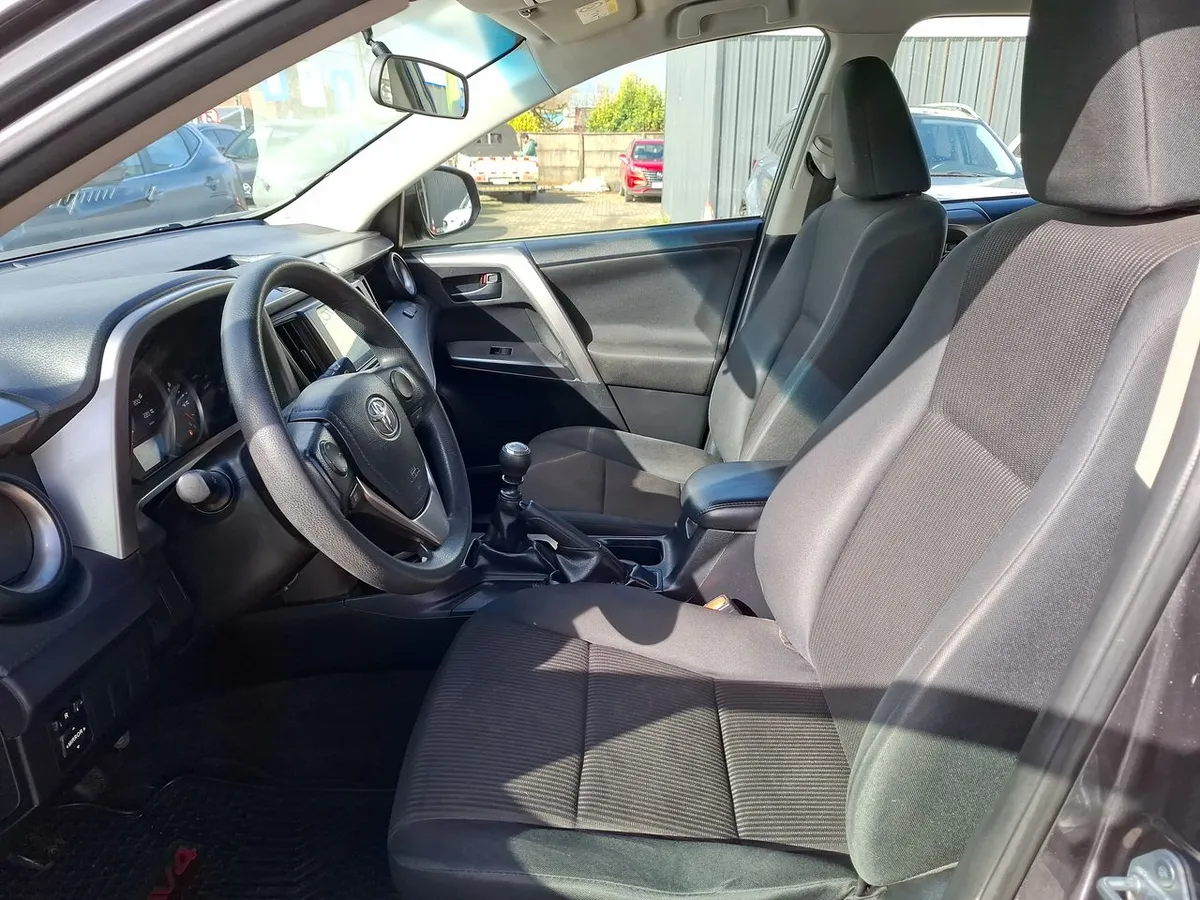 Toyota Rav 4 2.0 Adventure 4x2 Lujo Mt 5p año 2019