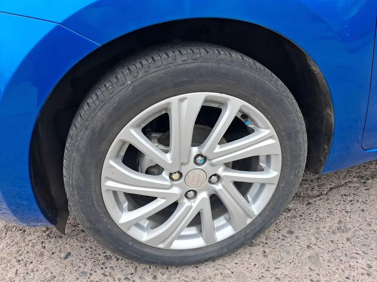 Suzuki Swift 1.2 Hybrid Plus 4x2 Hb Mt 5p año 2023